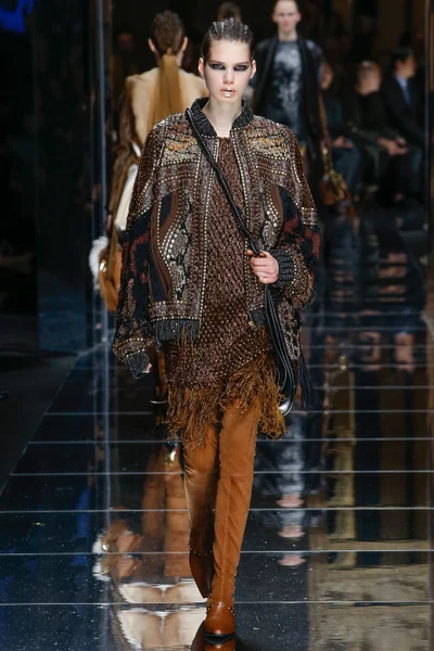 Look 32